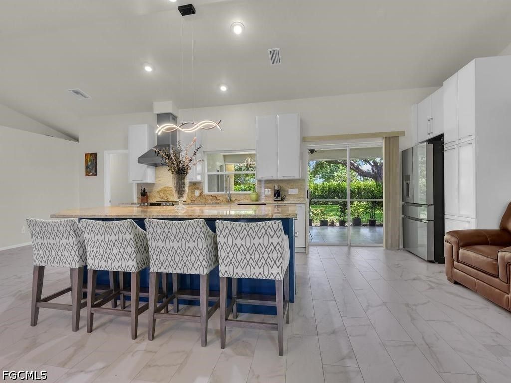 Image 8 of property listing at 206 SE 28th TER, Cape Coral, FL 33904