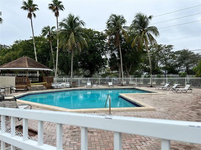 665 SW 113th Way 665, Pembroke Pines, FL 33025