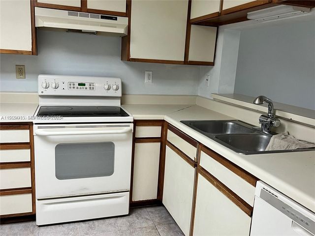 665 SW 113th Way 665, Pembroke Pines, FL 33025