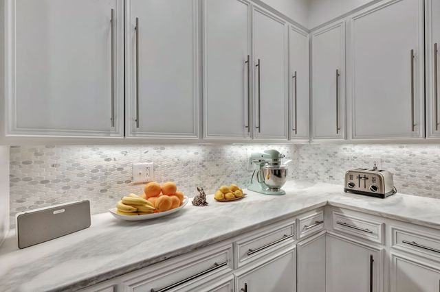 619 Woodleigh Dr, Nashville, TN 37215