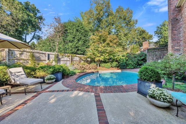 619 Woodleigh Dr, Nashville, TN 37215