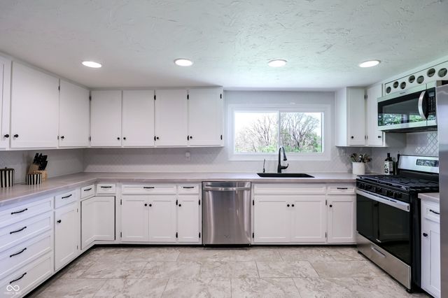 5421 S 100 E, Anderson, IN 46013