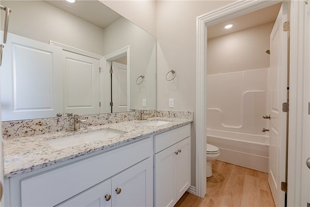 1406 SW Casuarina Drive 1, Bentonville, AR 72712