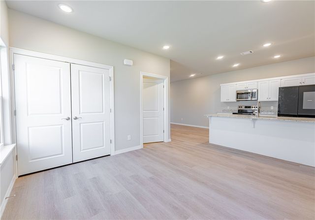 1406 SW Casuarina Drive 1, Bentonville, AR 72712