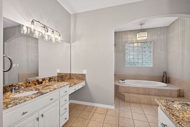 8371 Settlers Peak, Boerne, TX 78015