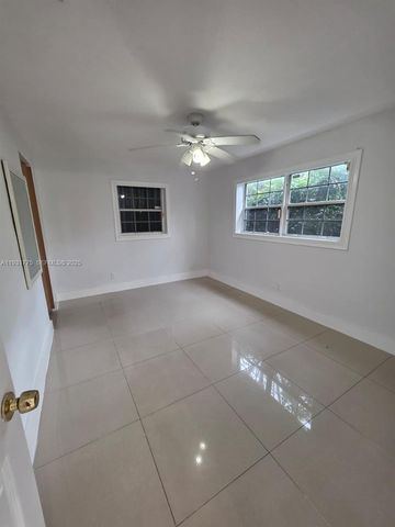 5911 N Farragut Dr, Hollywood, FL 33021