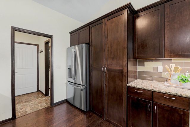 2618 N Woodridge St, Wichita, KS 67226