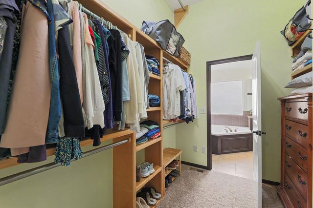 2618 N Woodridge St, Wichita, KS 67226