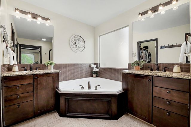 2618 N Woodridge St, Wichita, KS 67226