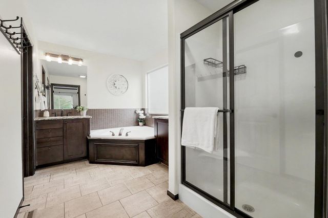 2618 N Woodridge St, Wichita, KS 67226