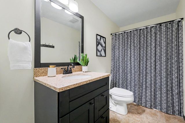 2618 N Woodridge St, Wichita, KS 67226