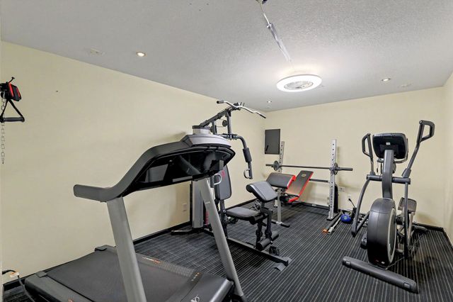 2618 N Woodridge St, Wichita, KS 67226