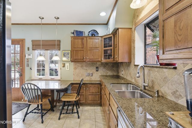 3234 Island Avenue, Toledo, OH 43614