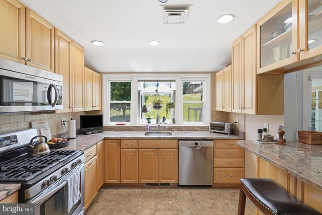 2303 FARRINGDON RD, Baltimore, MD 21209