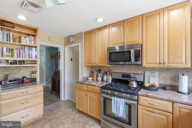 2303 FARRINGDON RD, Baltimore, MD 21209