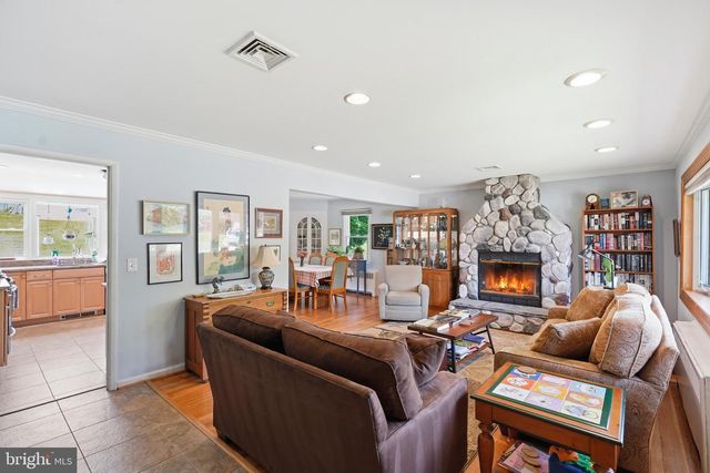 2303 FARRINGDON RD, Baltimore, MD 21209