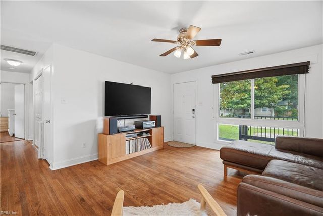 220 Matt LN, Virginia Beach, VA 23454