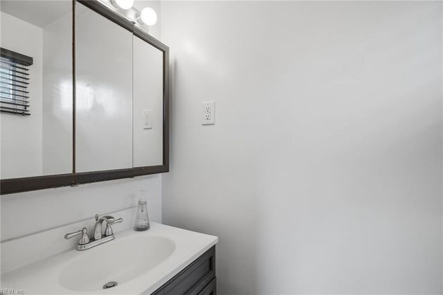 220 Matt LN, Virginia Beach, VA 23454