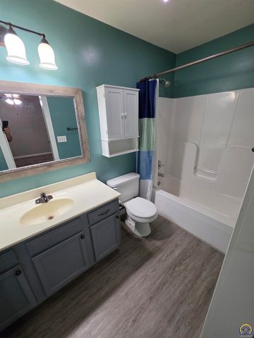 3436 NW 38th TER, Topeka, KS 66618