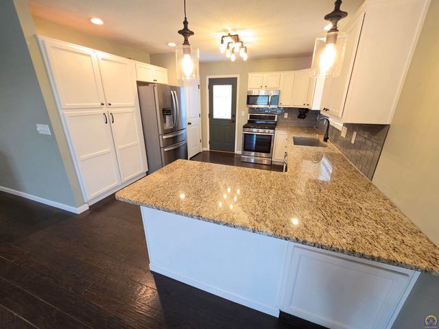 3436 NW 38th TER, Topeka, KS 66618