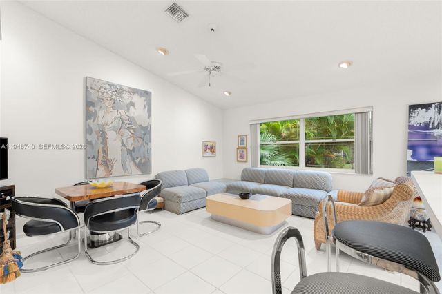 7901 NW 86th Ter, Tamarac, FL 33321