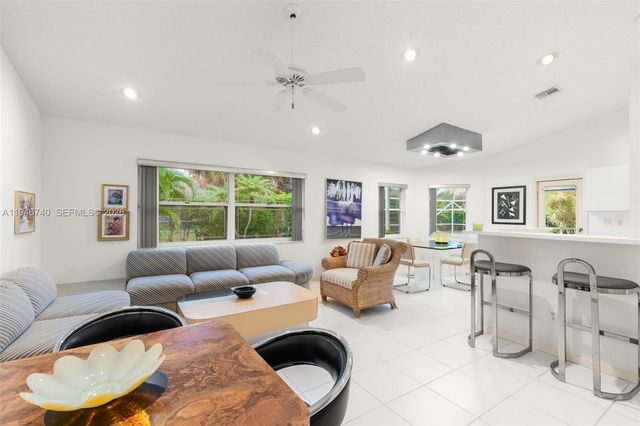 7901 NW 86th Ter, Tamarac, FL 33321