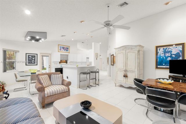 7901 NW 86th Ter, Tamarac, FL 33321