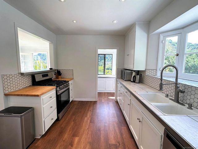 2400 Benedict Canyon Dr, Beverly Hills, CA 90210