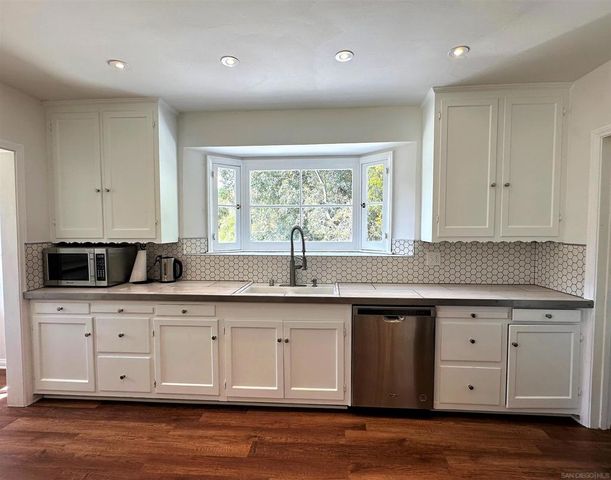 2400 Benedict Canyon Dr, Beverly Hills, CA 90210