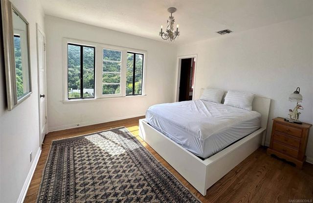 2400 Benedict Canyon Dr, Beverly Hills, CA 90210
