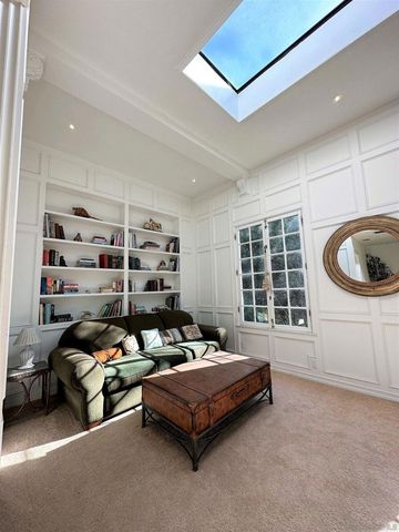 2400 Benedict Canyon Dr, Beverly Hills, CA 90210