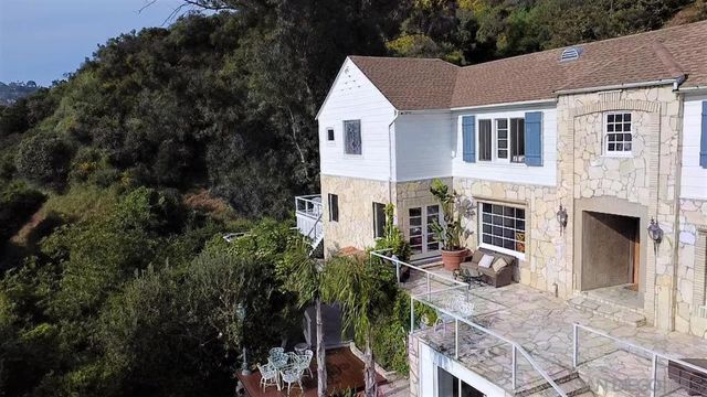 2400 Benedict Canyon Dr, Beverly Hills, CA 90210