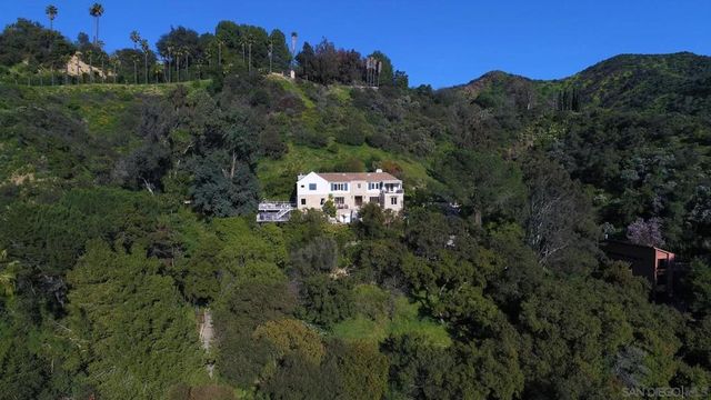 2400 Benedict Canyon Dr, Beverly Hills, CA 90210