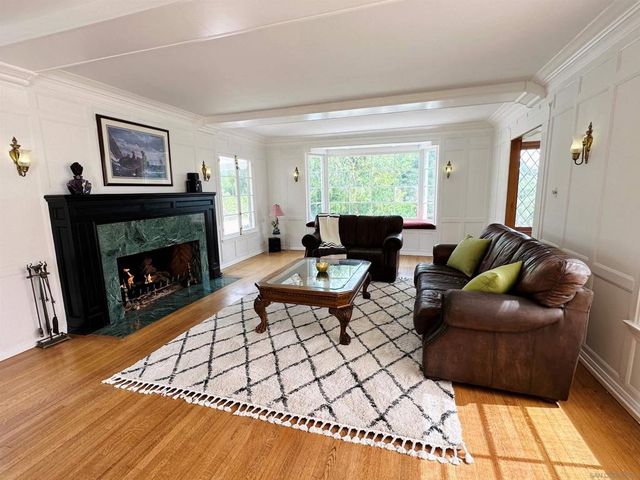 2400 Benedict Canyon Dr, Beverly Hills, CA 90210
