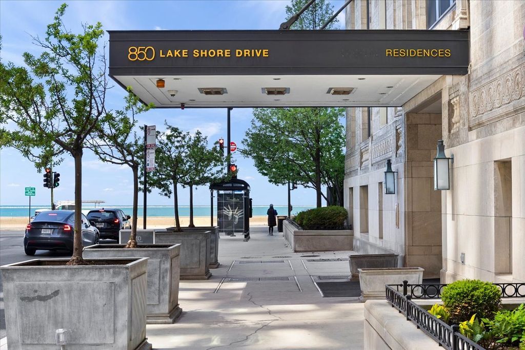 850 N Lake Shore Drive 510, Chicago, IL 60611