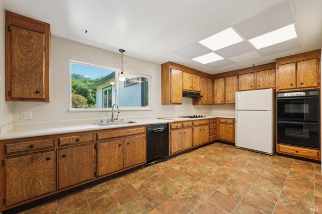 4808 Westminster Pl, Santa Rosa, CA 95405