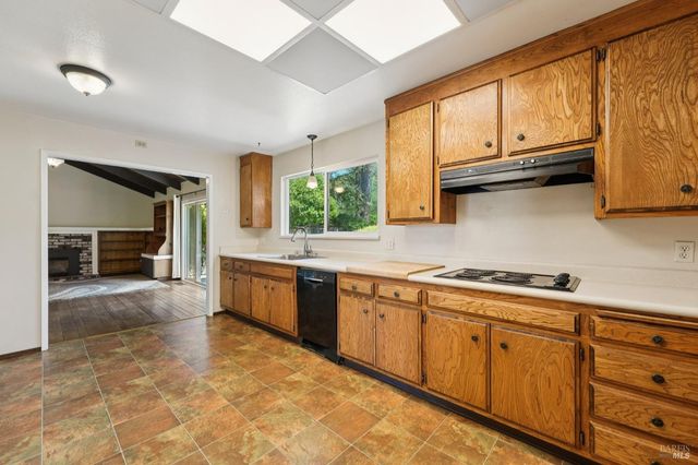 4808 Westminster Pl, Santa Rosa, CA 95405