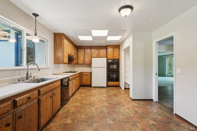 4808 Westminster Pl, Santa Rosa, CA 95405