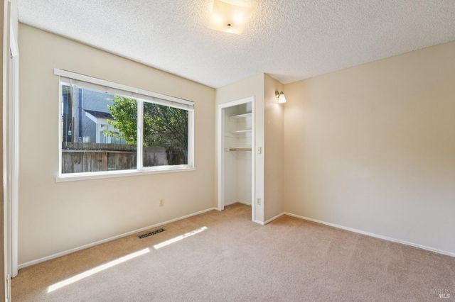 4808 Westminster Pl, Santa Rosa, CA 95405