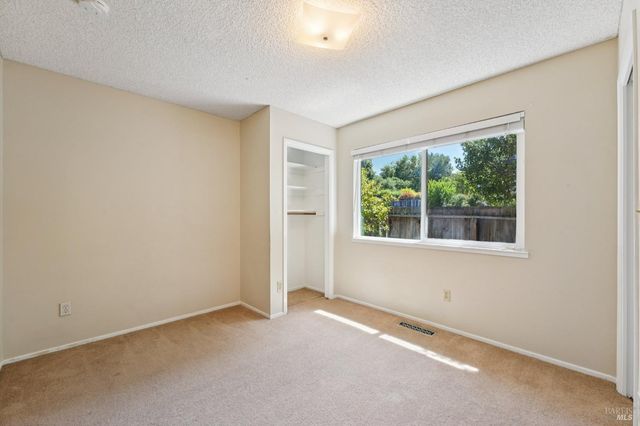 4808 Westminster Pl, Santa Rosa, CA 95405