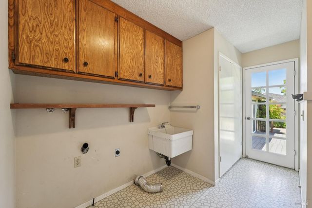 4808 Westminster Pl, Santa Rosa, CA 95405