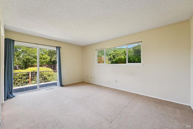 4808 Westminster Pl, Santa Rosa, CA 95405