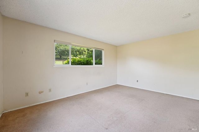 4808 Westminster Pl, Santa Rosa, CA 95405