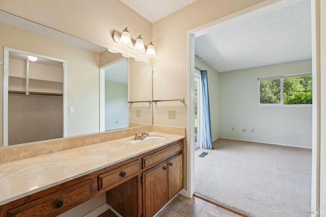 4808 Westminster Pl, Santa Rosa, CA 95405