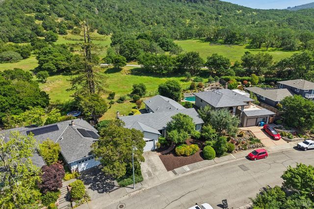 4808 Westminster Pl, Santa Rosa, CA 95405