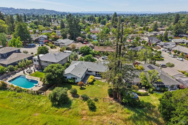 4808 Westminster Pl, Santa Rosa, CA 95405