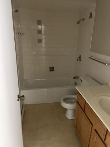 4039 Saratoga Avenue C101, Downers Grove, IL 60515