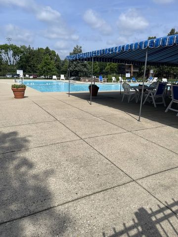 4039 Saratoga Avenue C101, Downers Grove, IL 60515