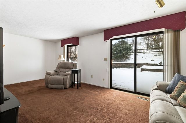 110 crosswinds lane, Murrysville, PA 15668