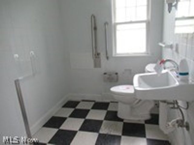 17408 Woodbury Avenue, Cleveland, OH 44135